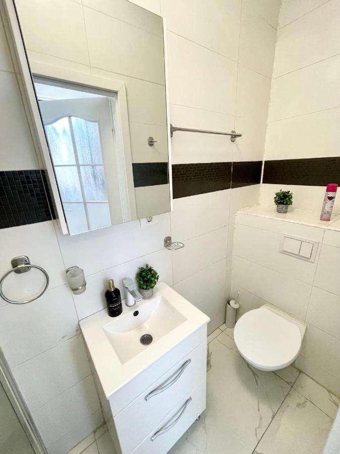 10 Apartament
