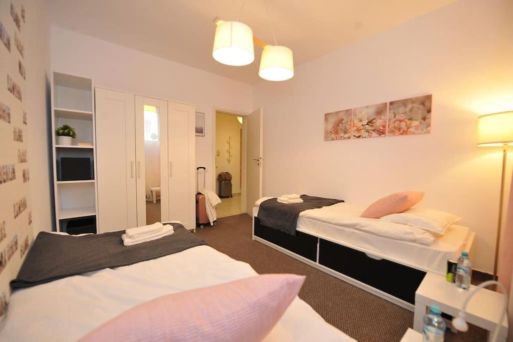 Excellent Price For A Family Or Group Of Travelers Apartment Bucharest