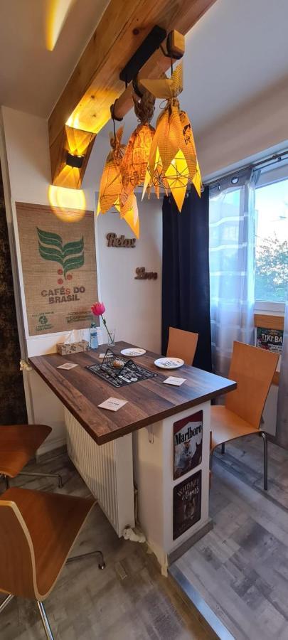 Tiki's Bar Apartment