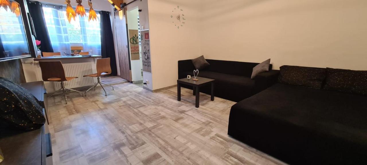 Tiki's Bar Apartment *