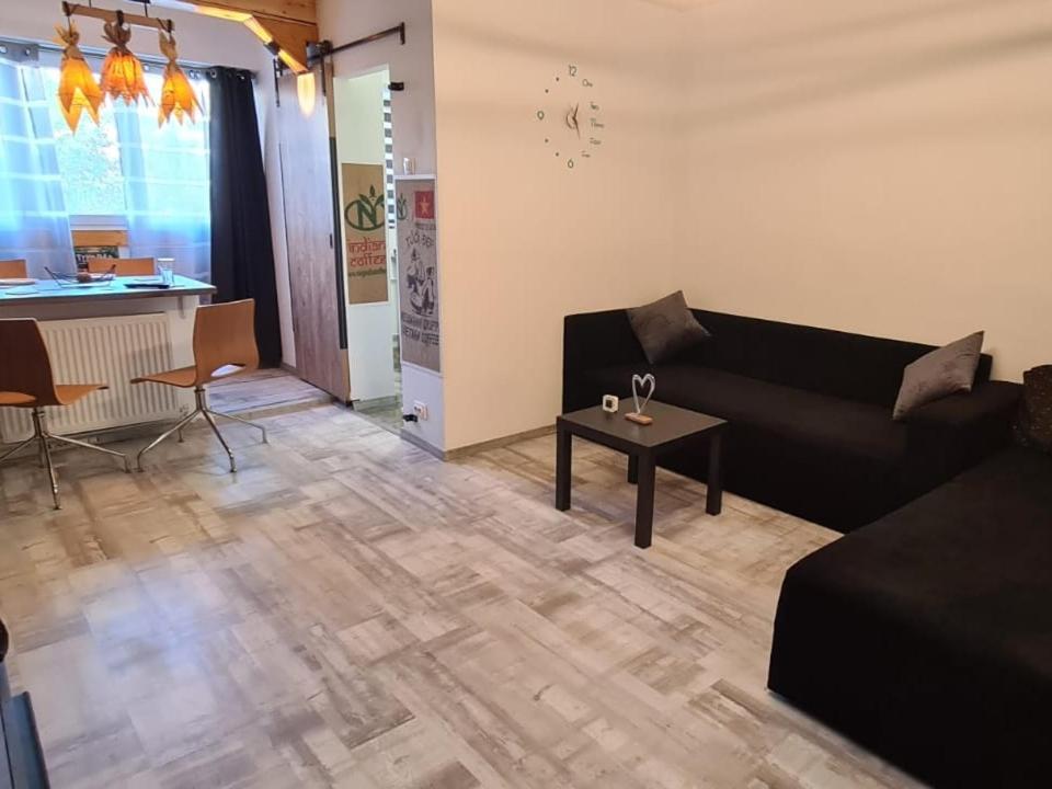 Tiki's Bar Apartment *