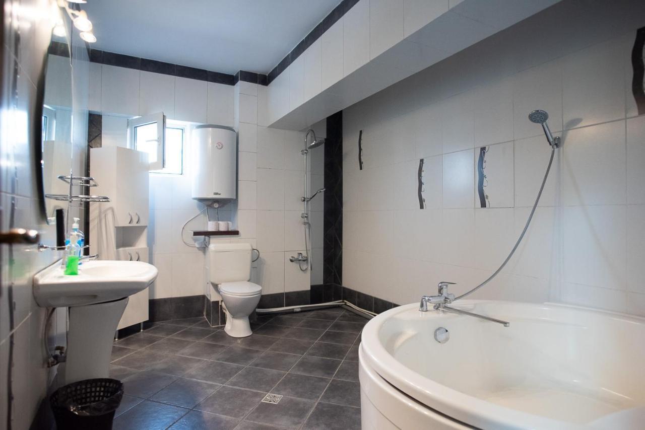 Guest house 5 Bedrooms Luxury Bucharest