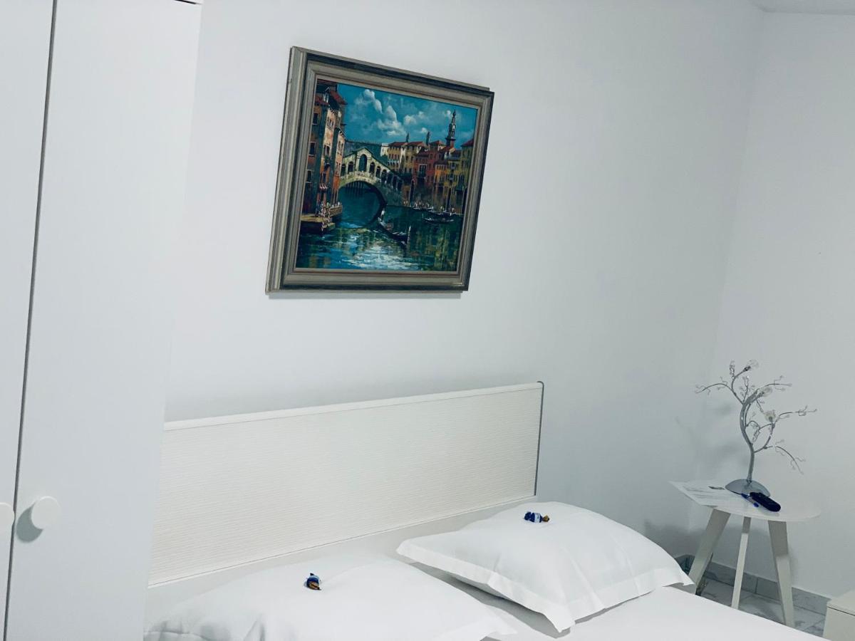 Apart Studio Maria With Private Parking Bucharest