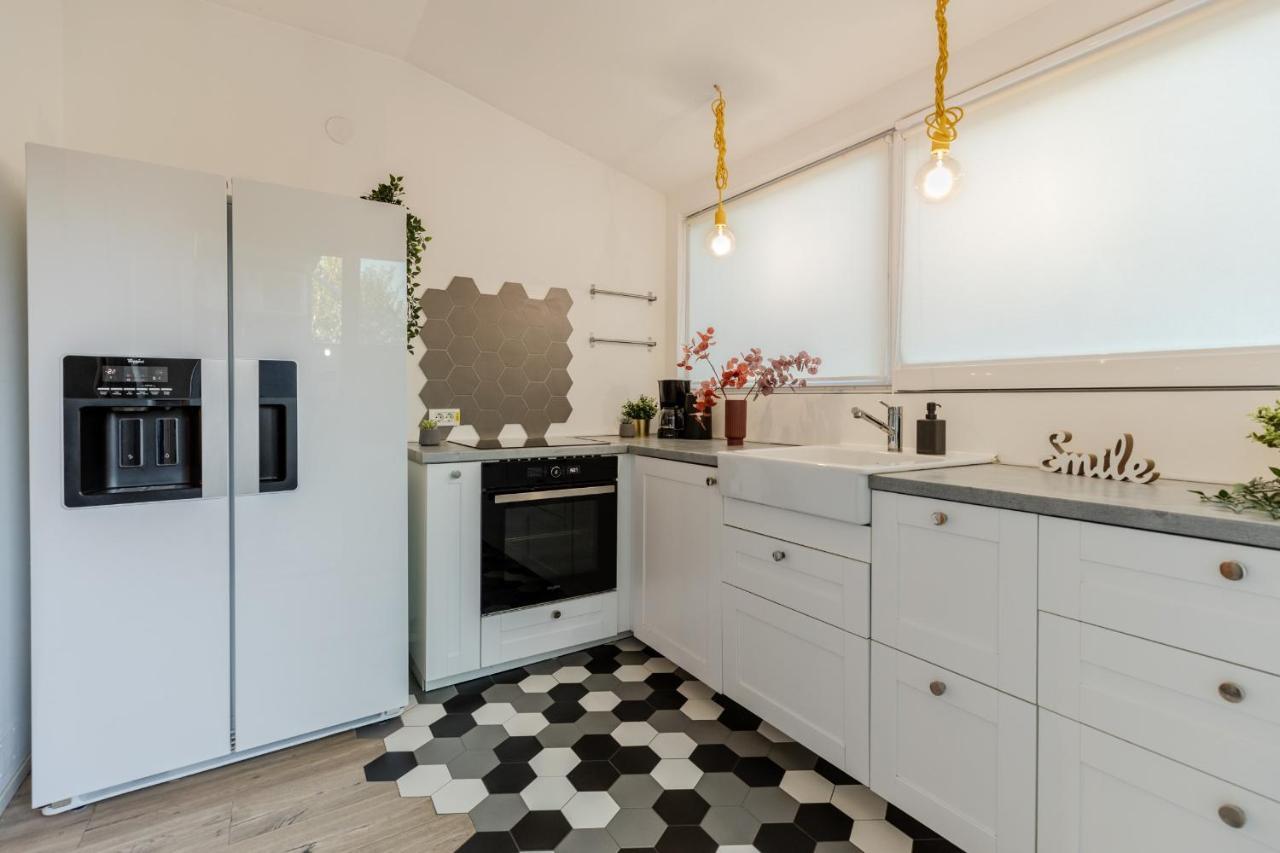Long Heaven - Spacious 2br Apt With Balcony Bucharest