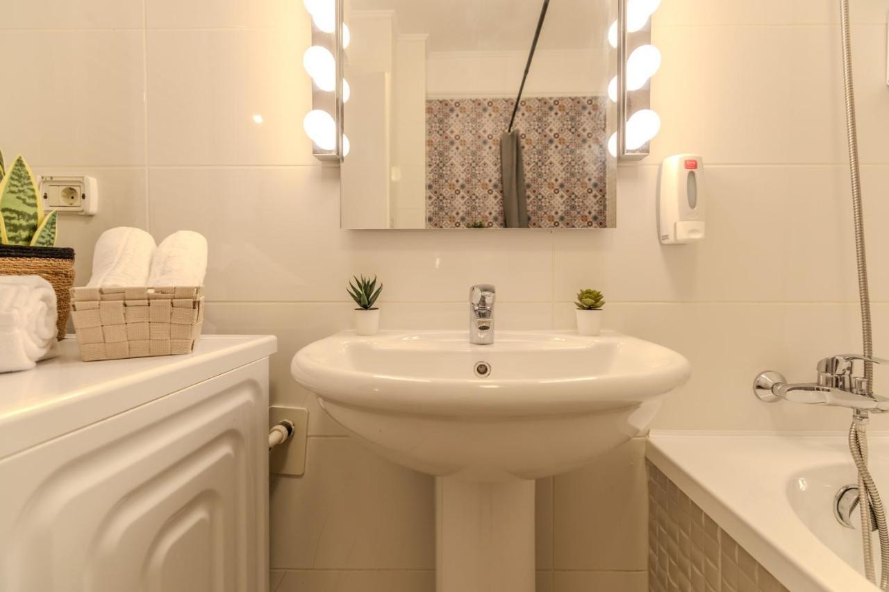 Long Heaven - Spacious 2br Apt With Balcony Bucharest