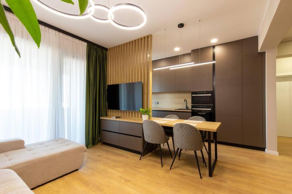 Elegant 2 Bedroom Retreat * Bucureşti