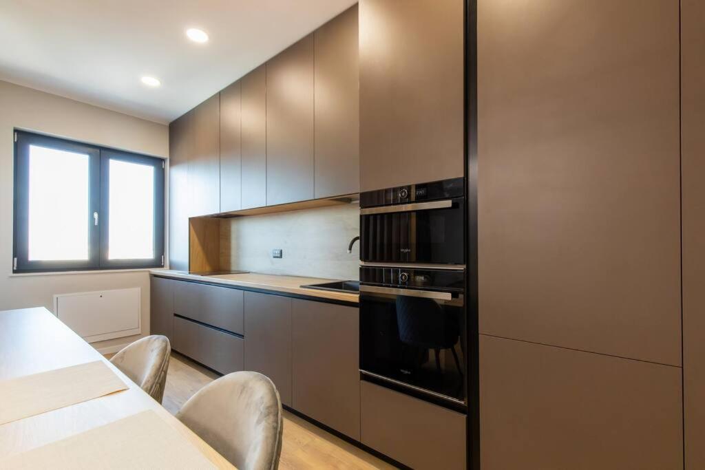 Elegant 2 Bedroom Retreat Apartament Bucureşti