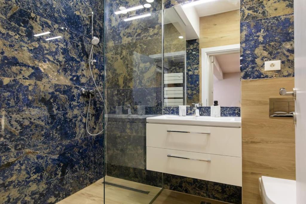 Elegant 2 Bedroom Retreat Apartament Bucureşti