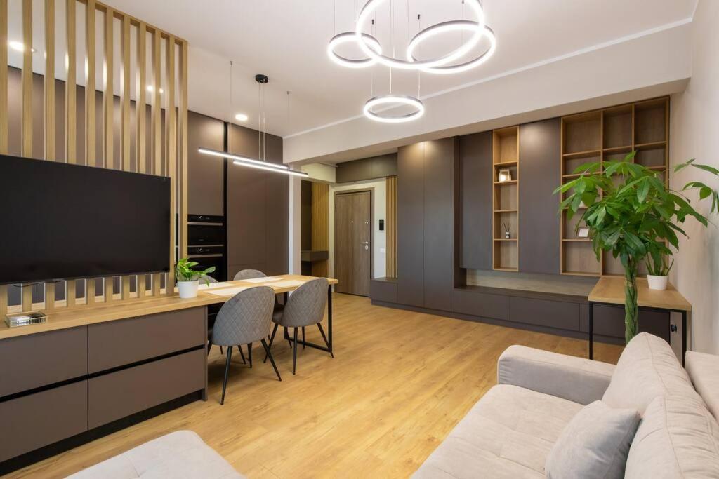 Elegant 2 Bedroom Retreat *