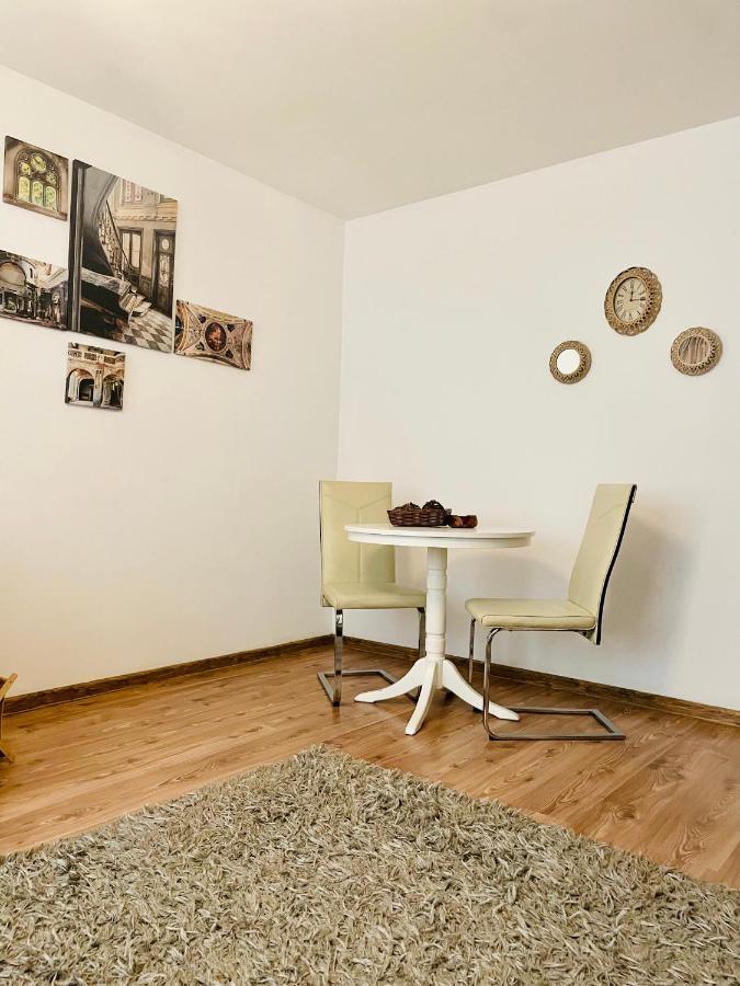 Apartment Thias -parter, Langa Spitalul Marie Curie Bucharest