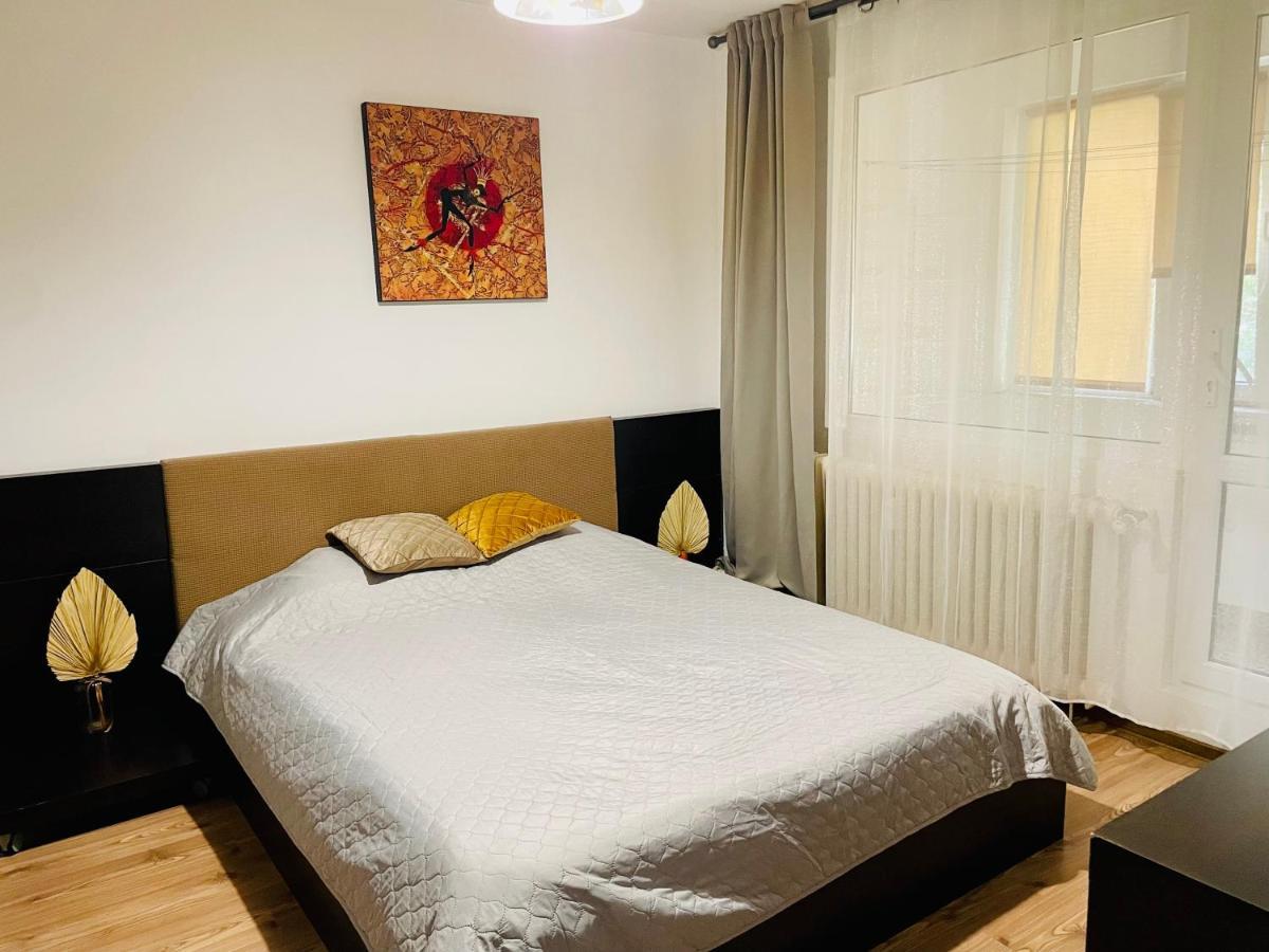 Thias -parter, Langa Spitalul Marie Curie Apartment Bucharest