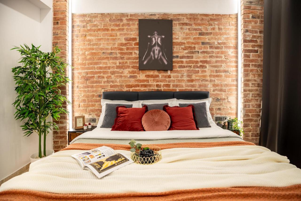 Apartment Luxury & Comfort: Smart 2br-apt At Unirii Square Bucharest