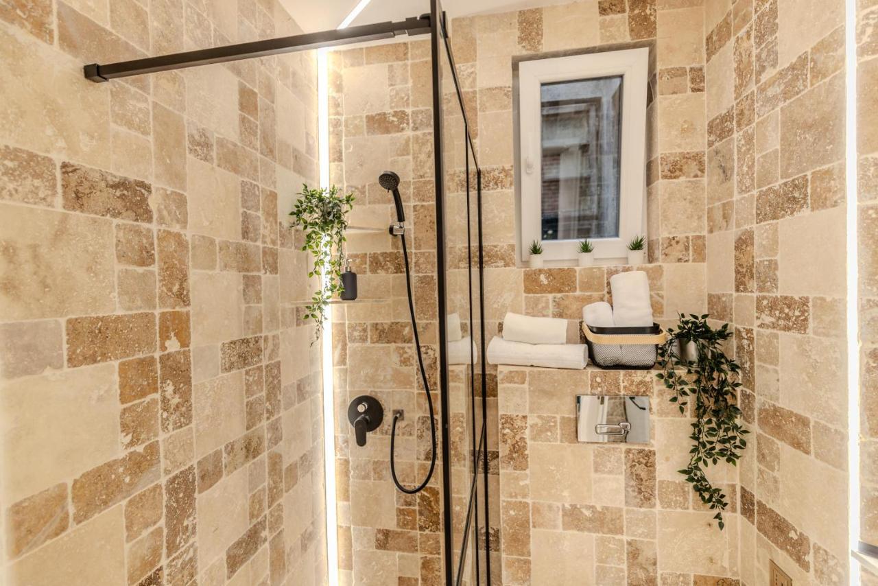Luxury & Comfort: Smart 2br-apt At Unirii Square Bucharest