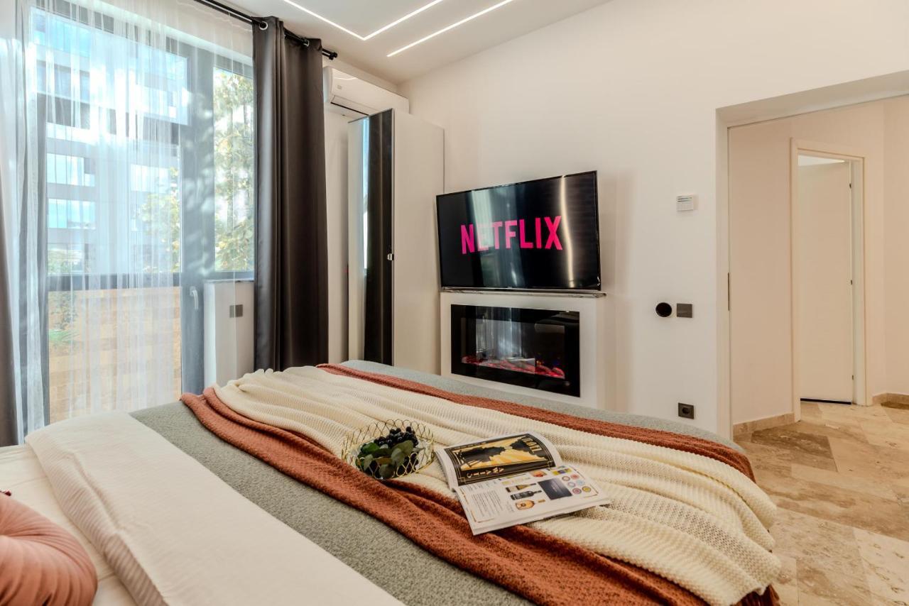 Luxury & Comfort: Smart 2br-apt At Unirii Square Apartment