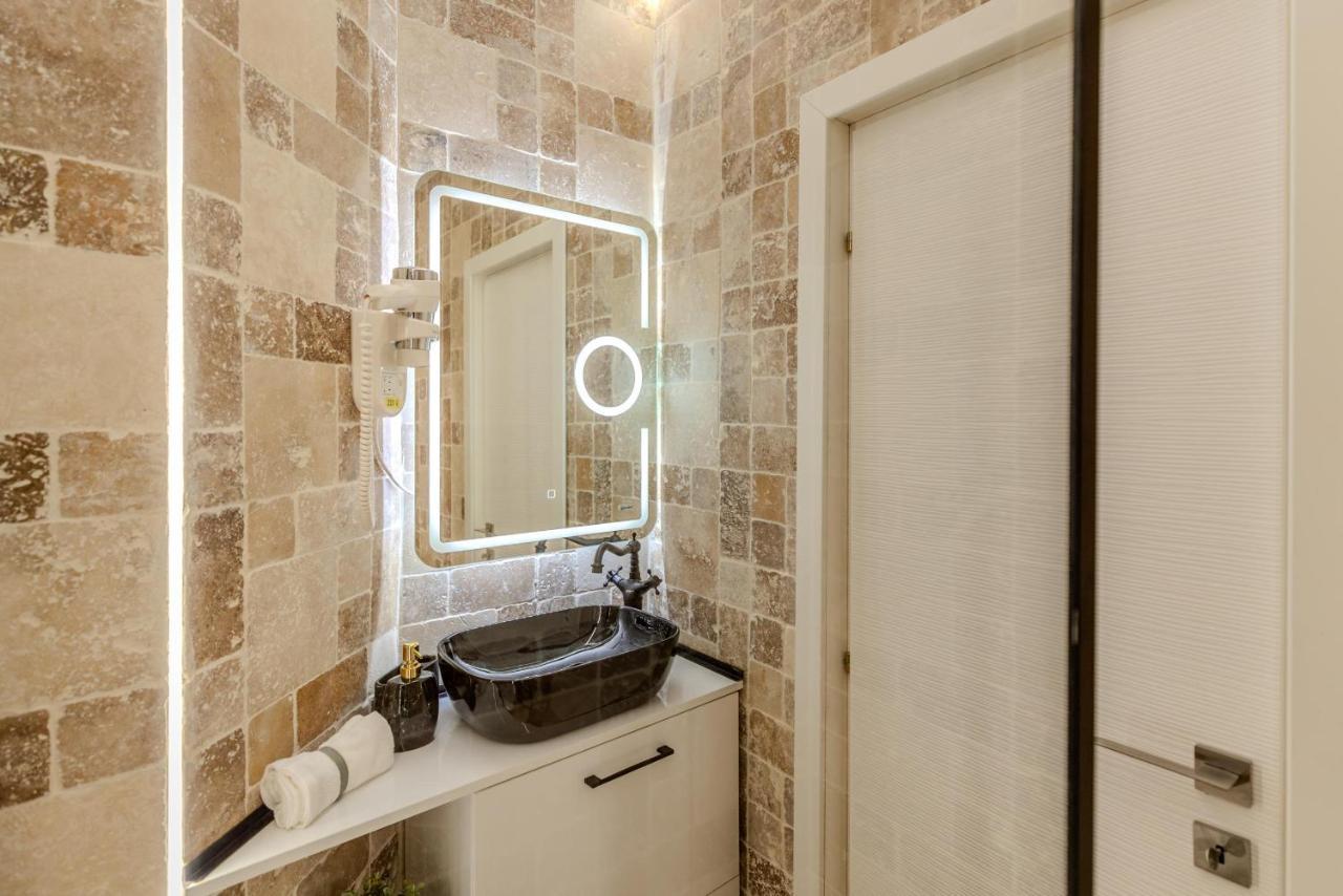 Luxury & Comfort: Smart 2br-apt At Unirii Square