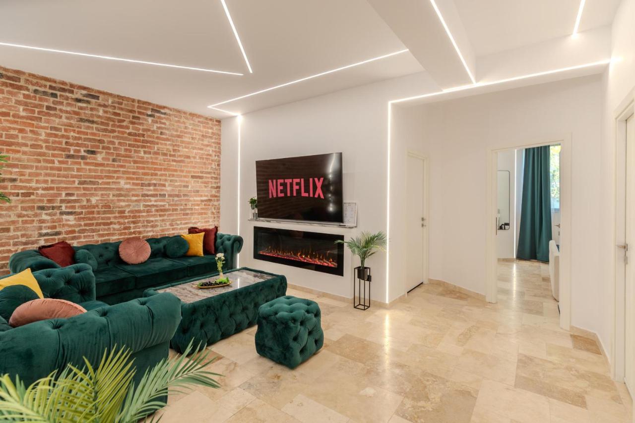 Apartment Luxury & Comfort: Smart 2br-apt At Unirii Square