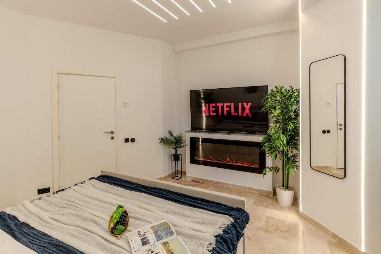Luxury & Comfort: Smart 2br-apt At Unirii Square Apartment *