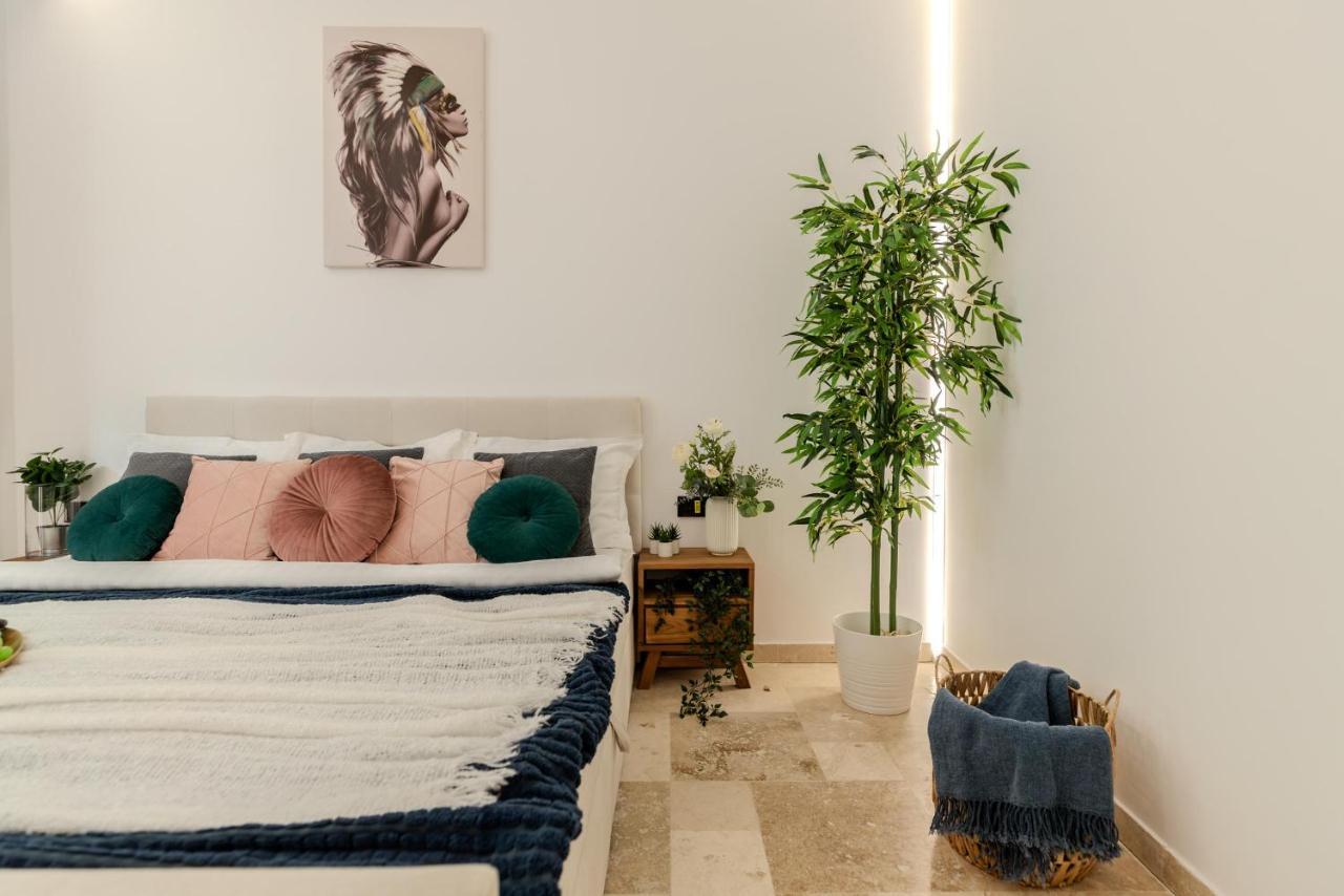 Luxury & Comfort: Smart 2br-apt At Unirii Square Apartment *