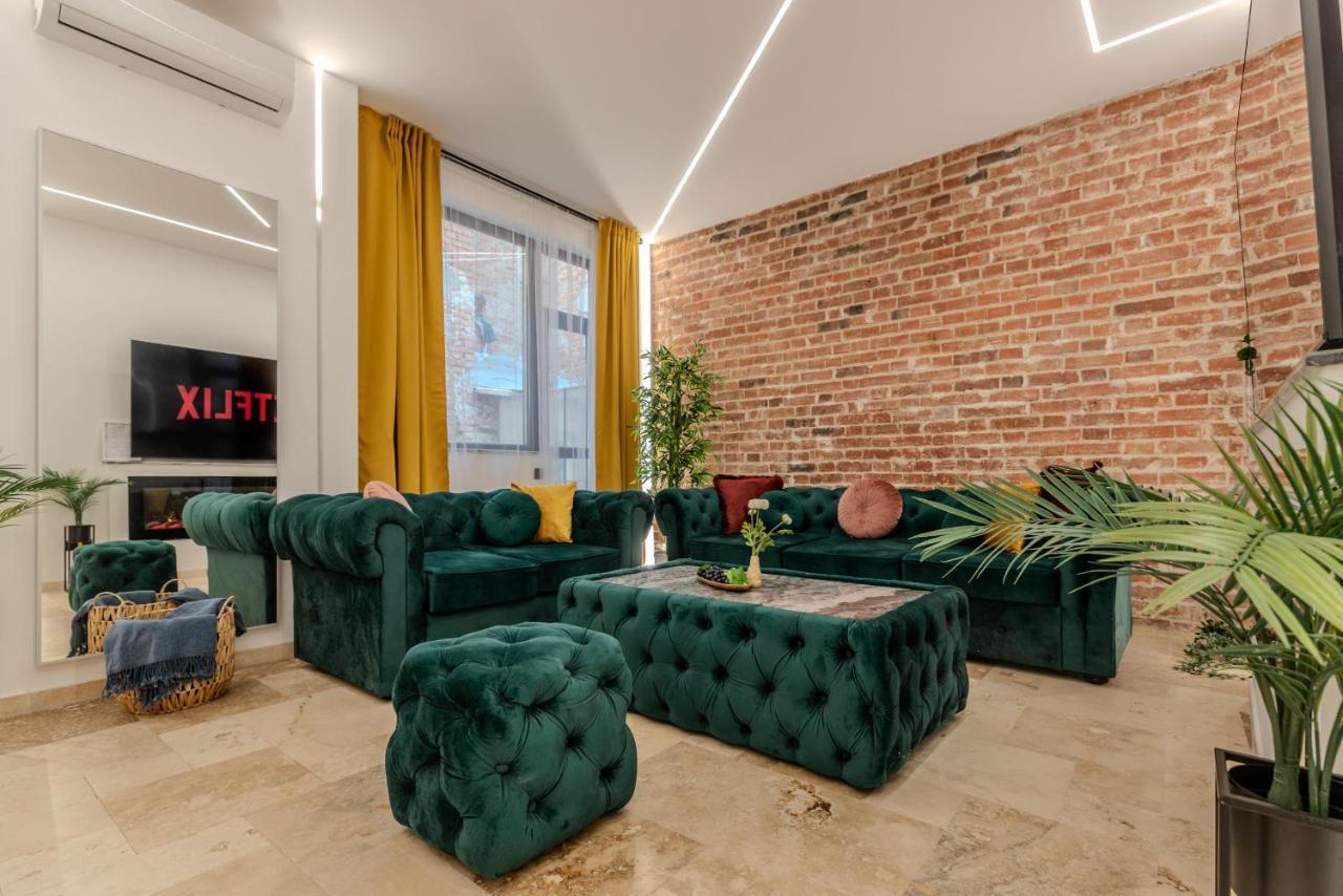 Apartment Luxury & Comfort: Smart 2br-apt At Unirii Square Bucharest