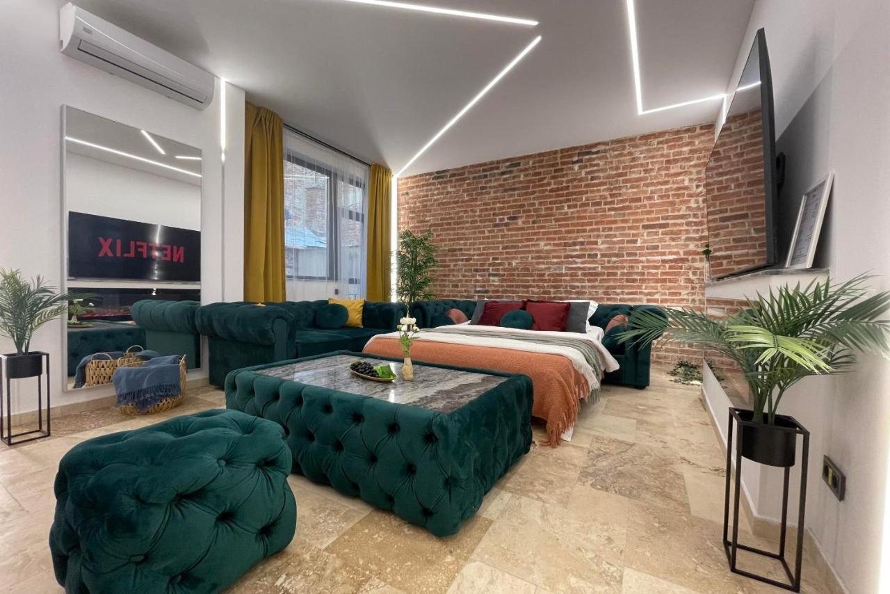 Luxury & Comfort: Smart 2br-apt At Unirii Square Apartment