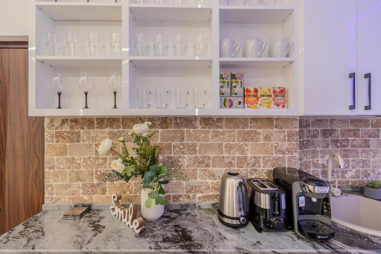 Luxury & Comfort: Smart 2br-apt At Unirii Square Apartment *