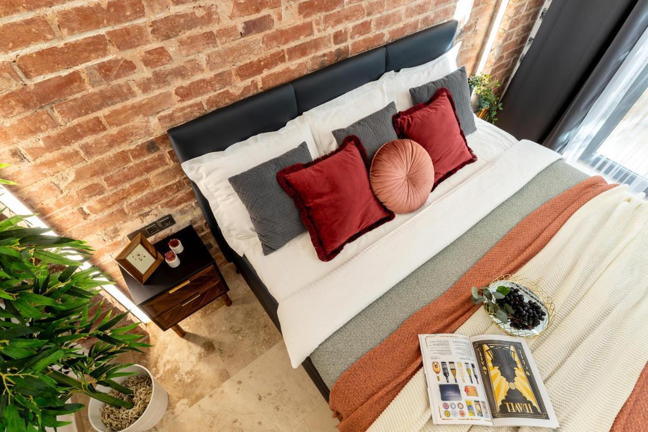 Apartment Luxury & Comfort: Smart 2br-apt At Unirii Square