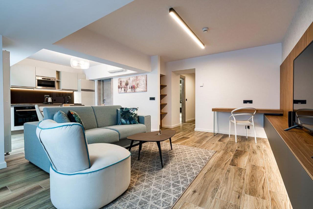 Novos Cityscape Serenity Apartment