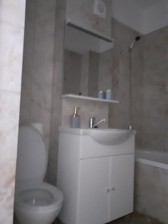 Toni's Place *