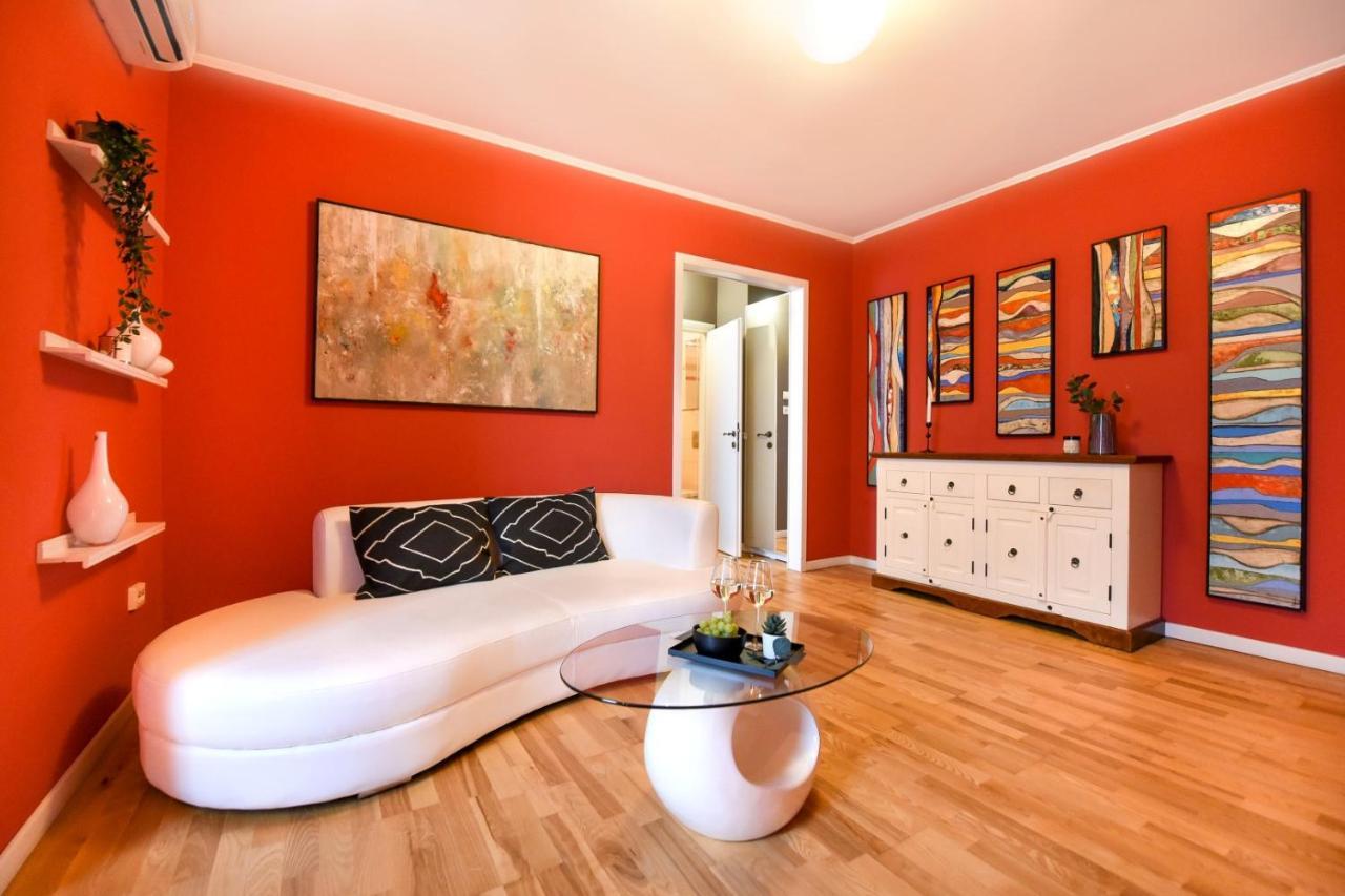 Apartment Downtown Oasis: With Cozy Charm *