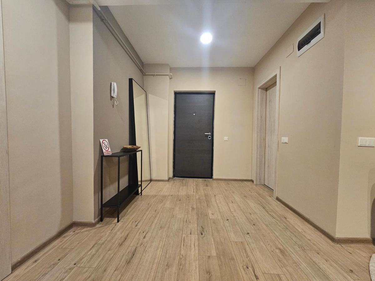 6 * Bucureşti