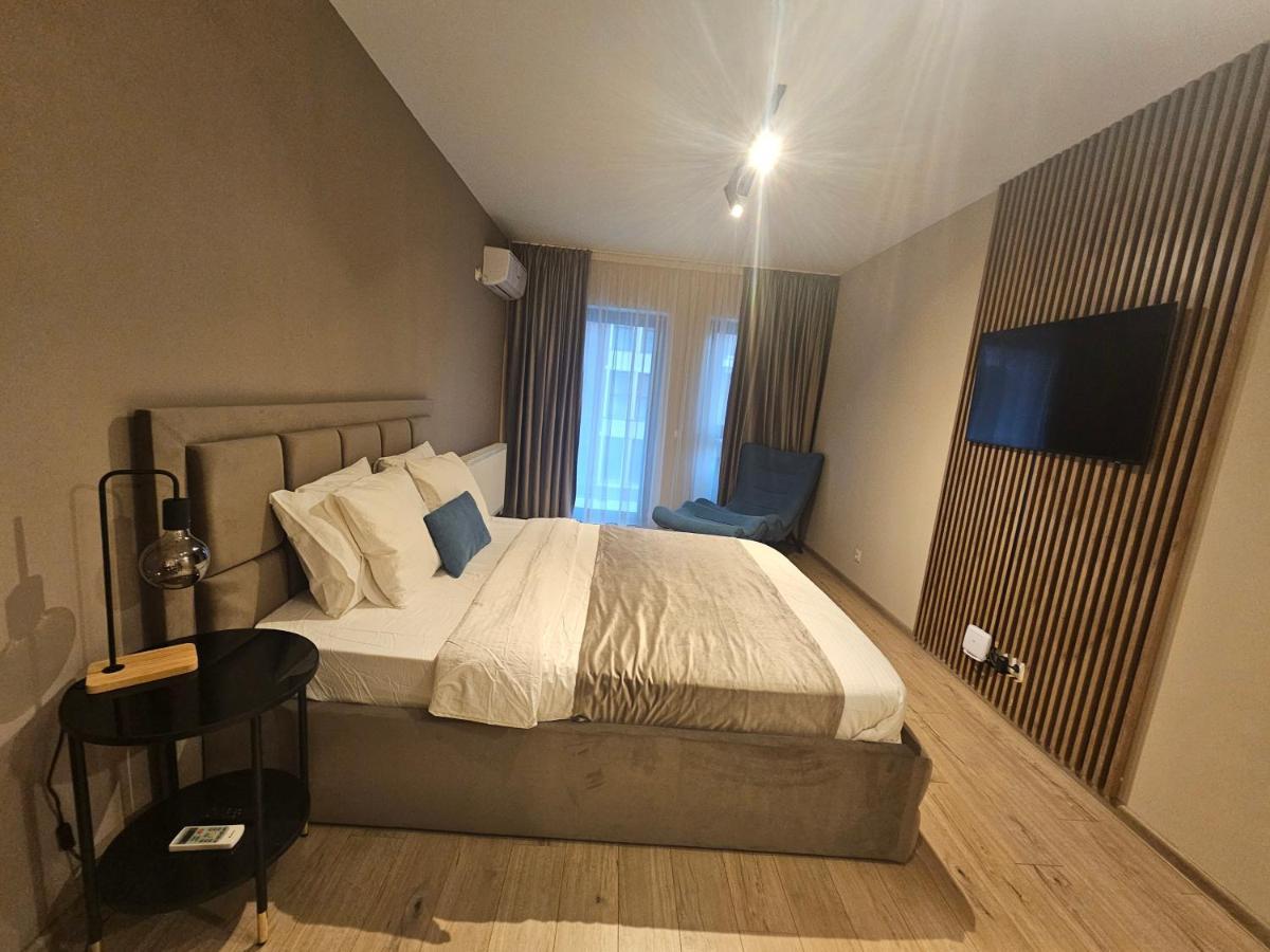 Apartament 6 *