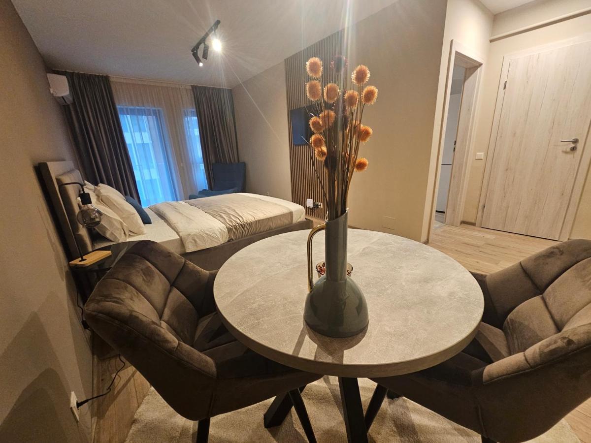 6 * Bucureşti