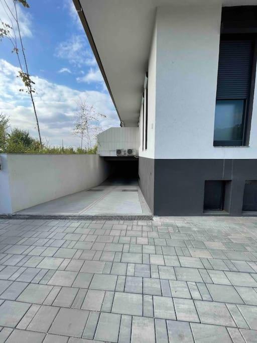 One Bedroom S Apartment *