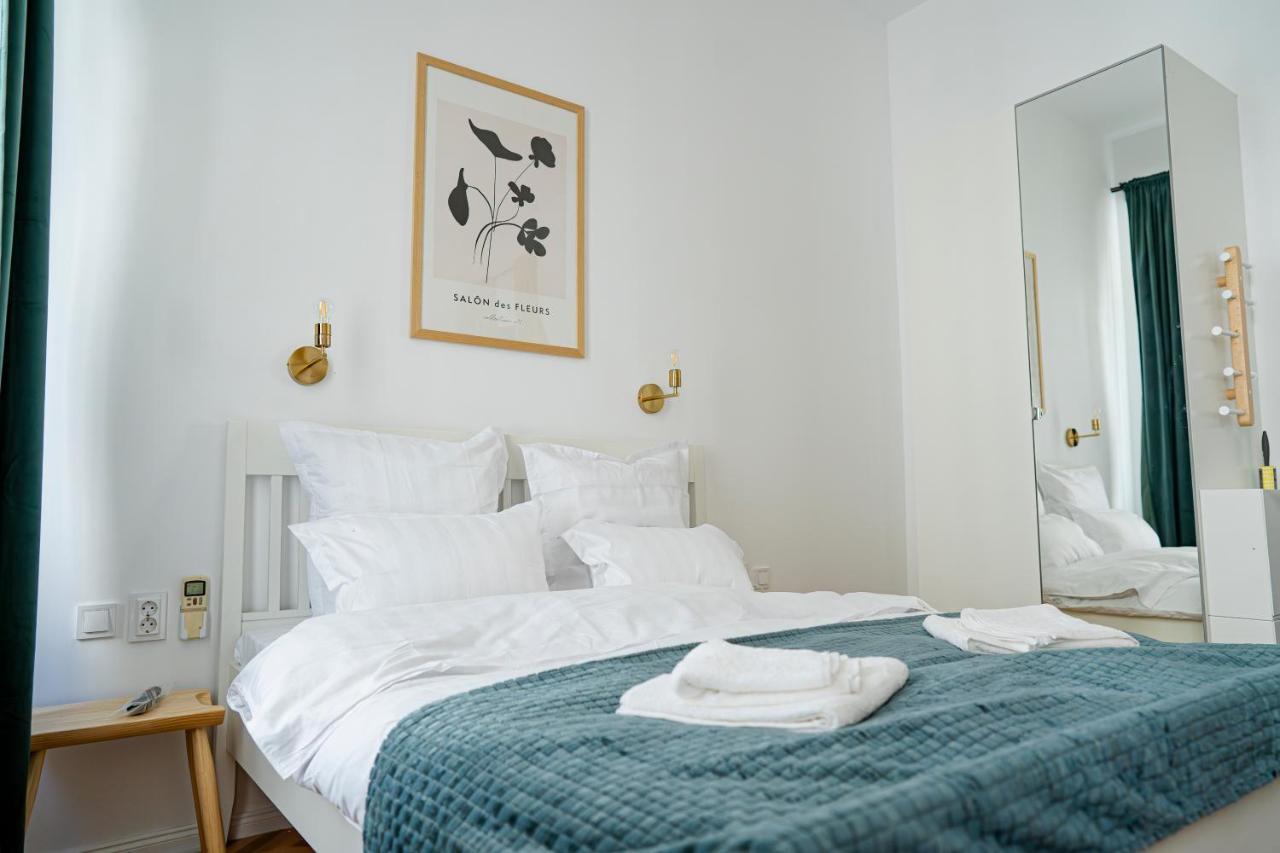 Old Town Jacuzzi Apartment