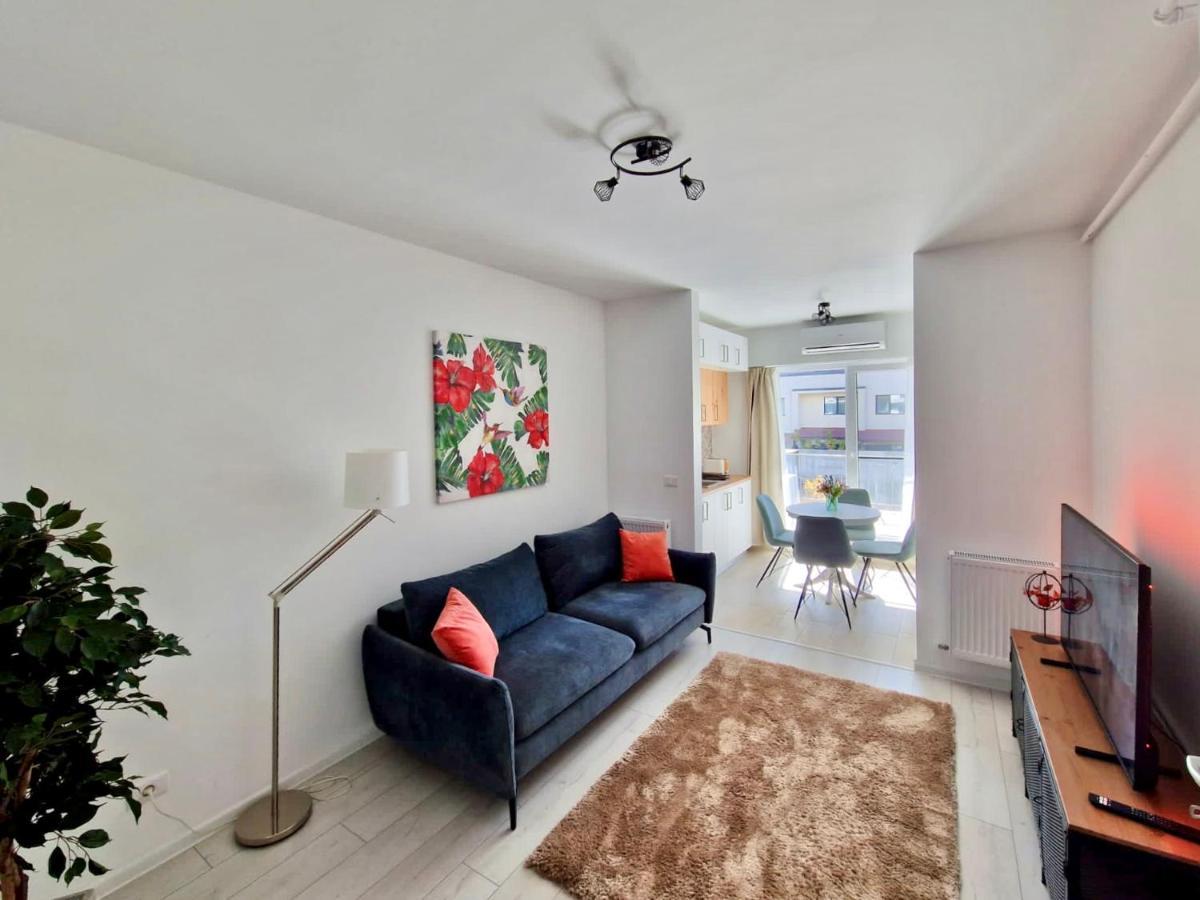 Apartment Sector3 Modern Living And Terrace
