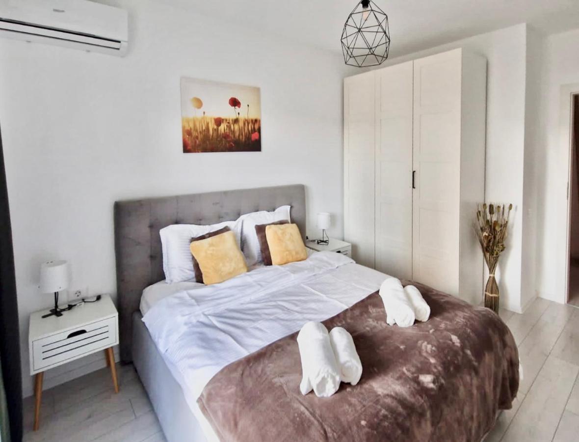 Sector3 Modern Living And Terrace Apartment *