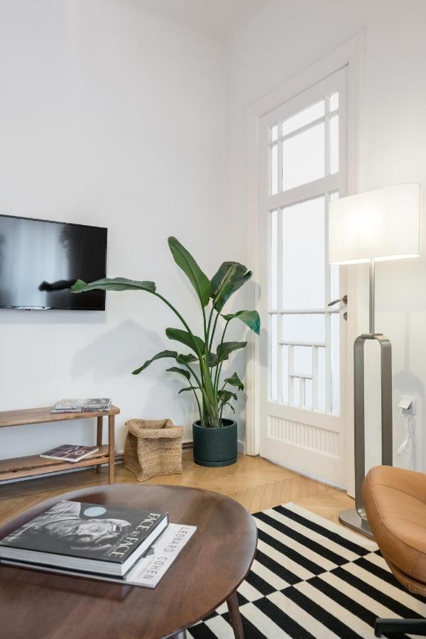Cismigiu Serenity: 1br Flat With Scenic Balcony Apartment Bucharest
