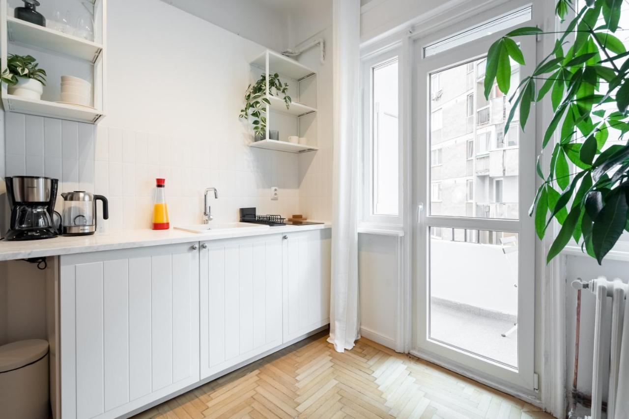 Cismigiu Serenity: 1br Flat With Scenic Balcony Bucharest