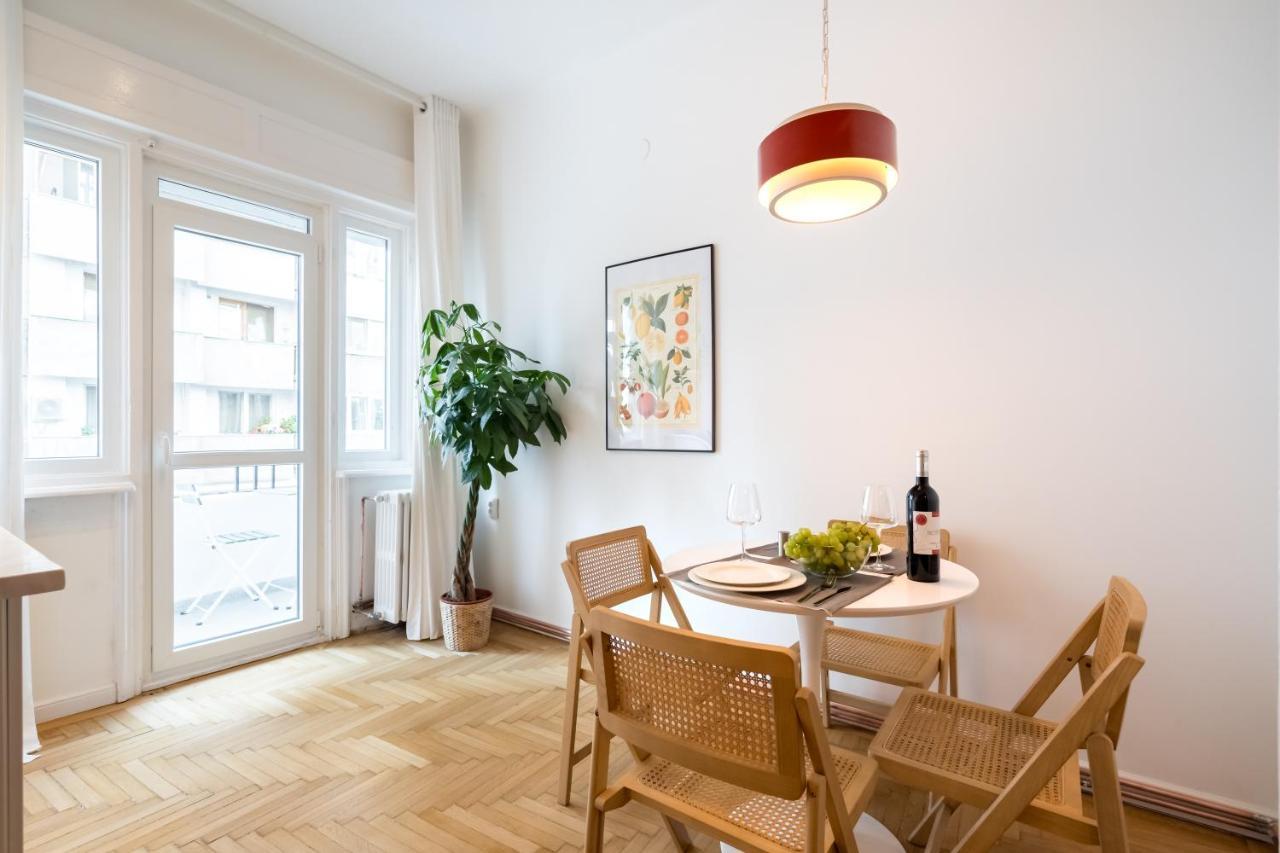 Apartment Cismigiu Serenity: 1br Flat With Scenic Balcony *