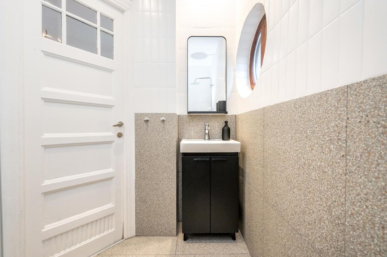 Cismigiu Serenity: 1br Flat With Scenic Balcony Apartment
