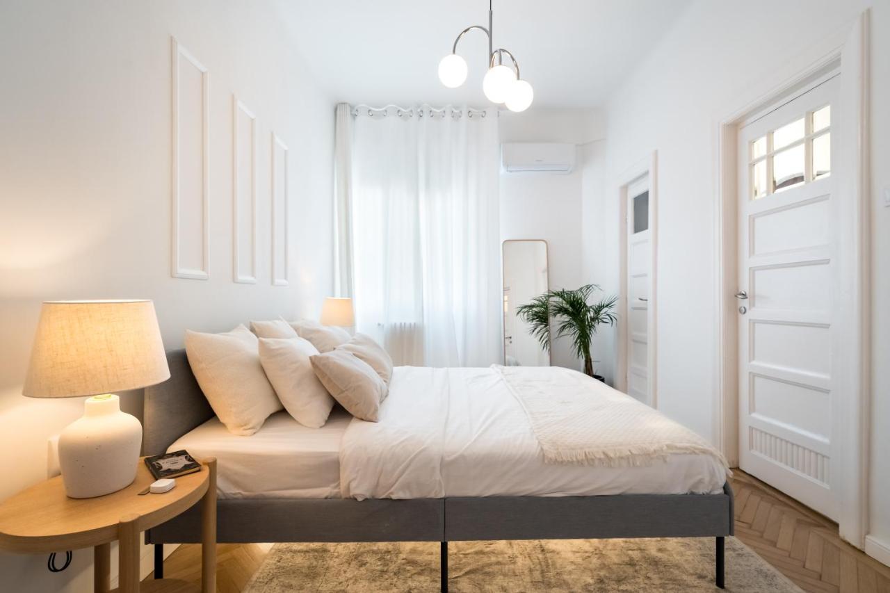 Apartment Cismigiu Serenity: 1br Flat With Scenic Balcony *