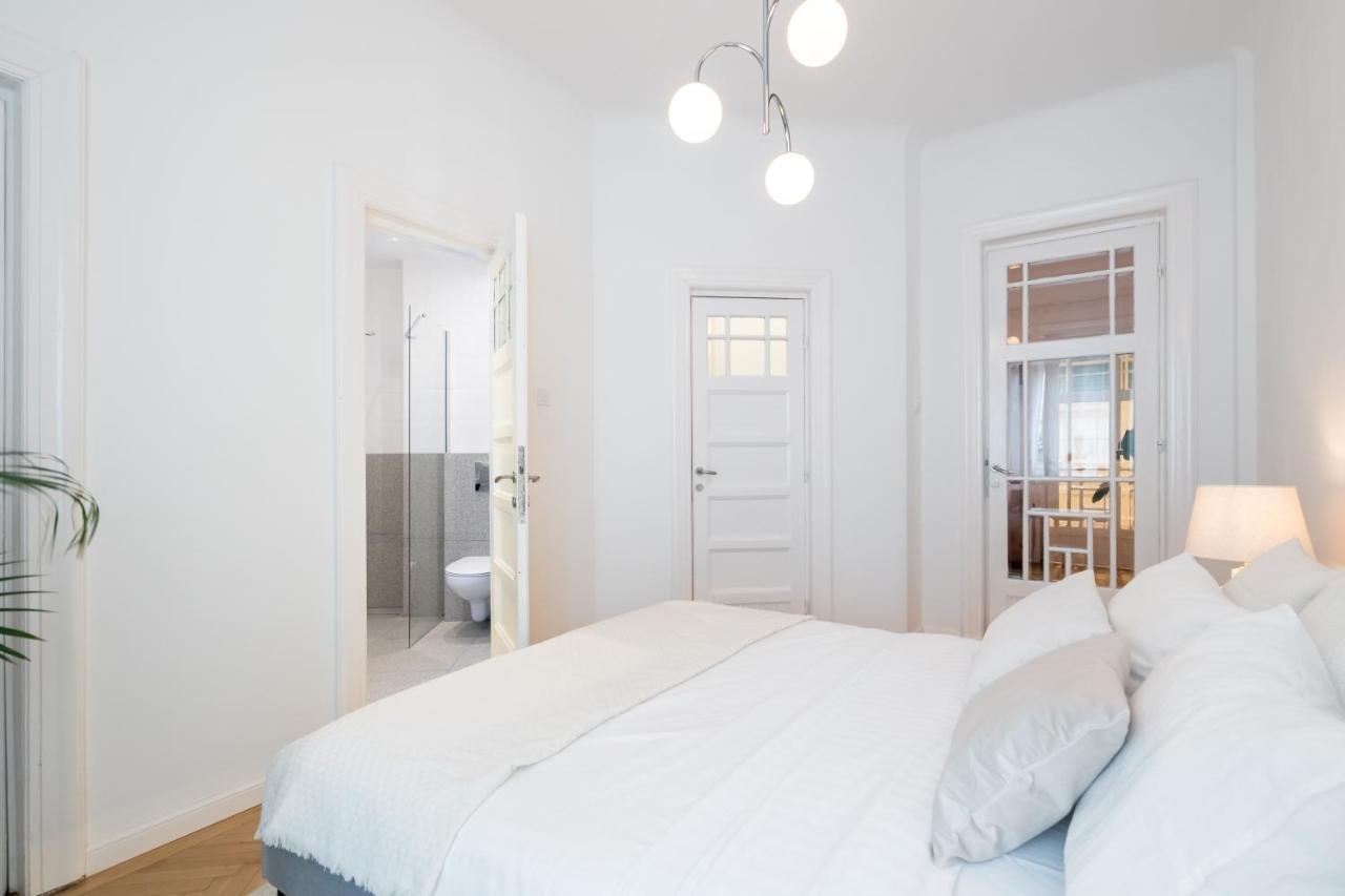Cismigiu Serenity: 1br Flat With Scenic Balcony *