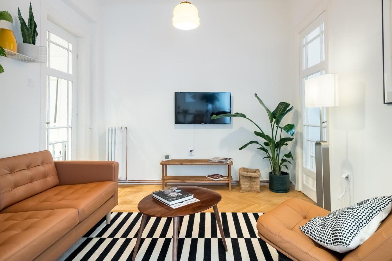 Apartment Cismigiu Serenity: 1br Flat With Scenic Balcony Bucharest