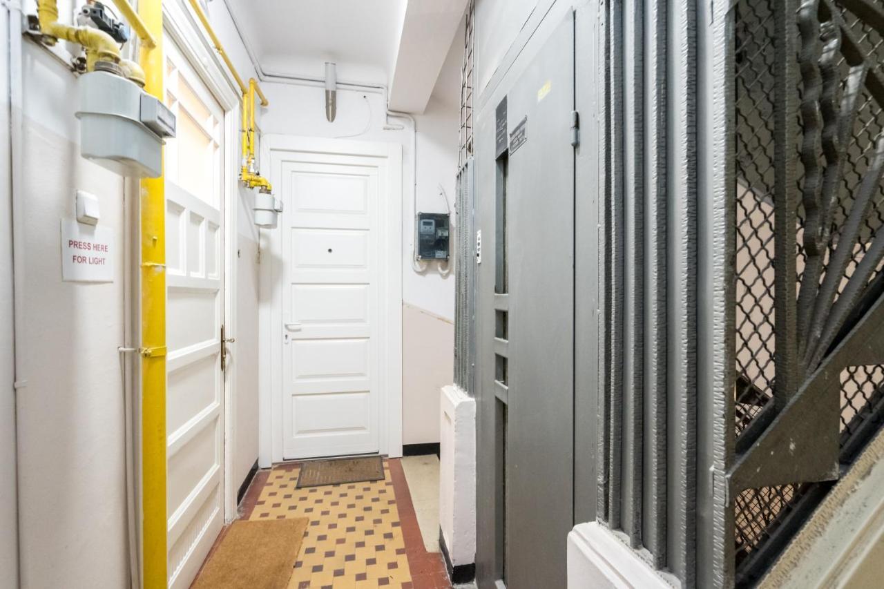 Apartment Cismigiu Serenity: 1br Flat With Scenic Balcony