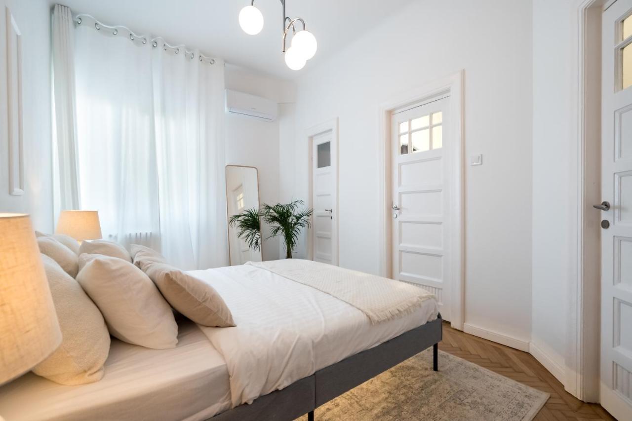 Cismigiu Serenity: 1br Flat With Scenic Balcony Apartment Bucharest