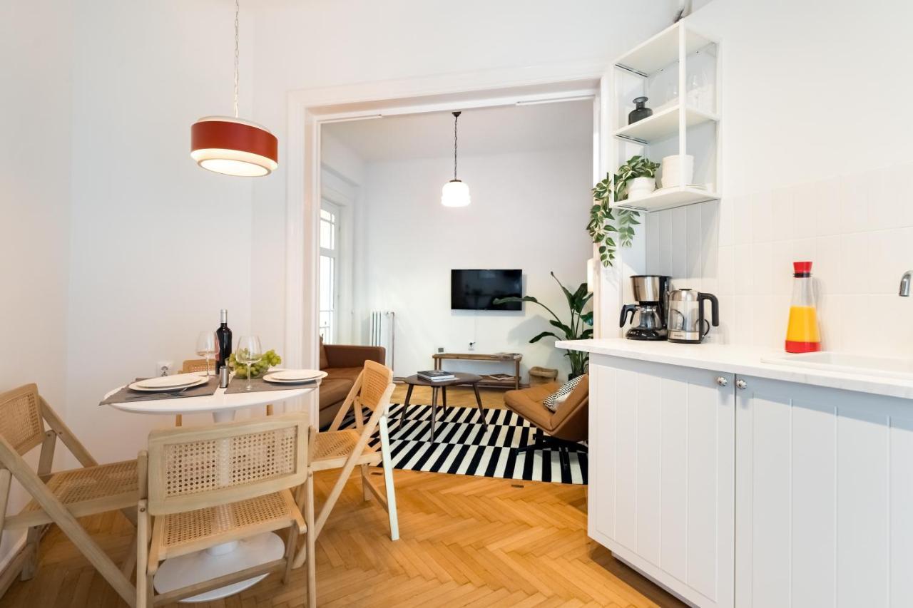 Cismigiu Serenity: 1br Flat With Scenic Balcony Bucharest