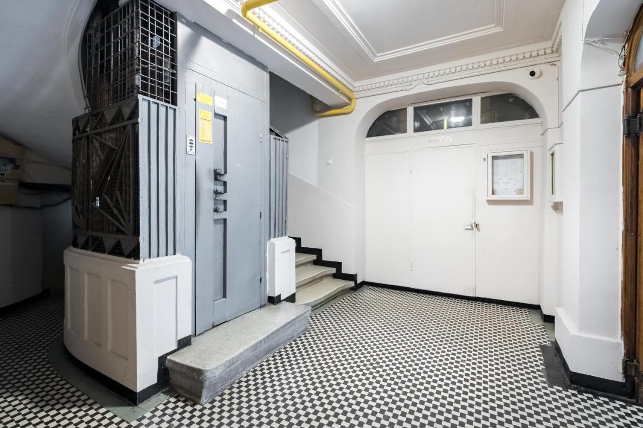 Cismigiu Serenity: 1br Flat With Scenic Balcony Apartment