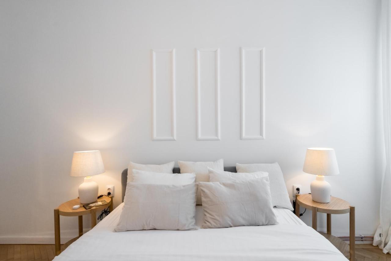 Cismigiu Serenity: 1br Flat With Scenic Balcony * Bucharest
