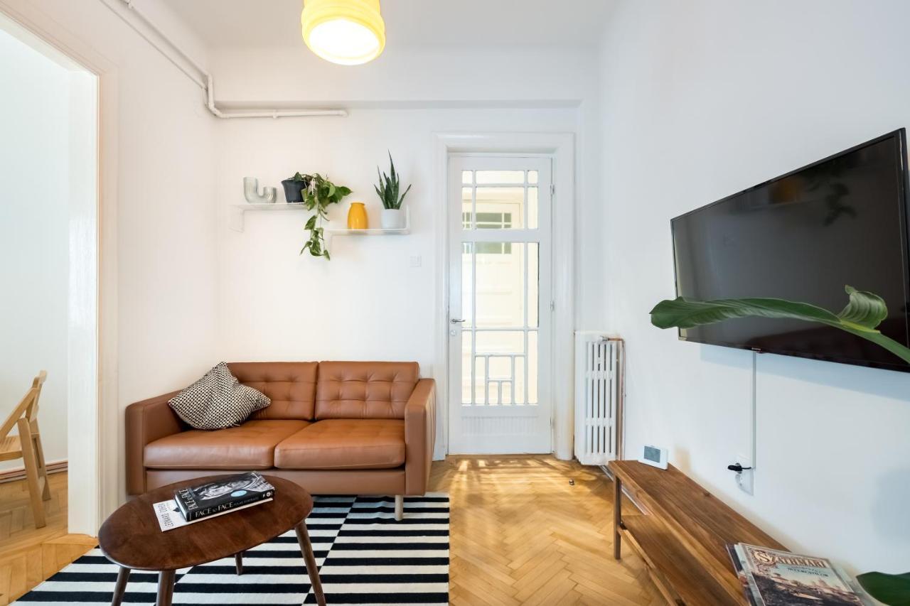 Apartment Cismigiu Serenity: 1br Flat With Scenic Balcony *