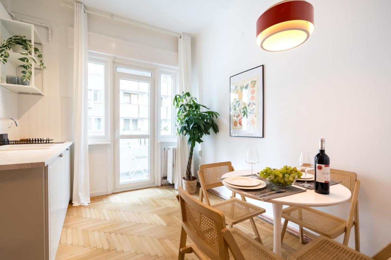 Cismigiu Serenity: 1br Flat With Scenic Balcony * Bucharest